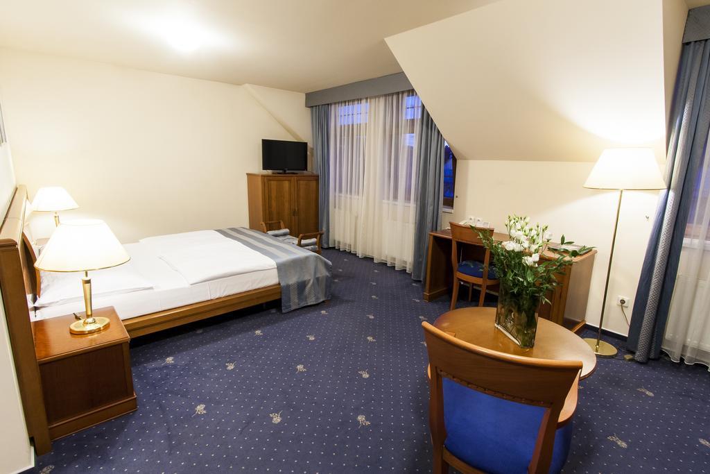 Hotel Modra Ruze Prague Room photo